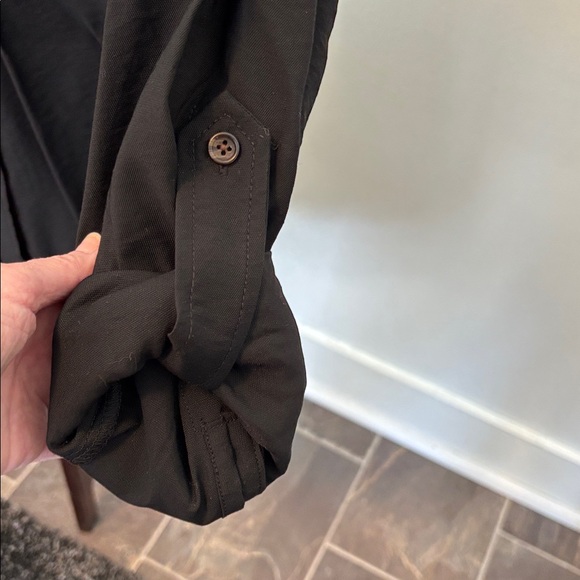 Banana Republic women’s Black Shirt - Picture 4 of 5